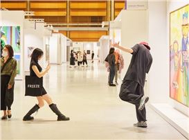 Frieze Seoul 2024 Receipts: Stretch Out and Wait