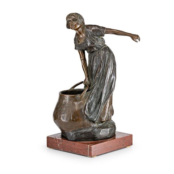 Junge Frau mit Kupferkessel by Rudolf Marcuse, um 1910/20