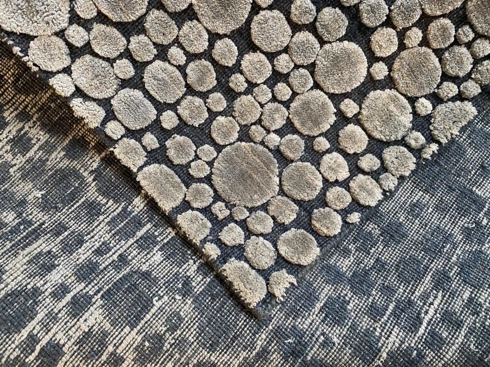 Designer | A NEW CONTEMPORARY PEBBLES DESIGNER WOOL RUG WITH EMBOSSED ...