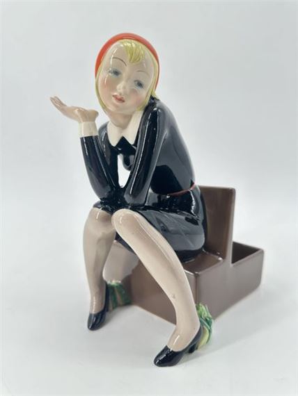 Nella sitting by Elena König Scavini