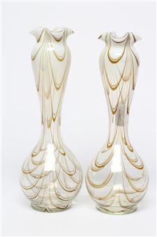 PAIR OF THOMAS WEBB FILAMENTOSA GLASS VASES - Thomas Webb