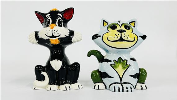 TWO LORNA BAILEY CAT ORNAMENTS TO INCLUDE "INKY" BEARING SIGNATURES H 12.5 & H 11.5CM