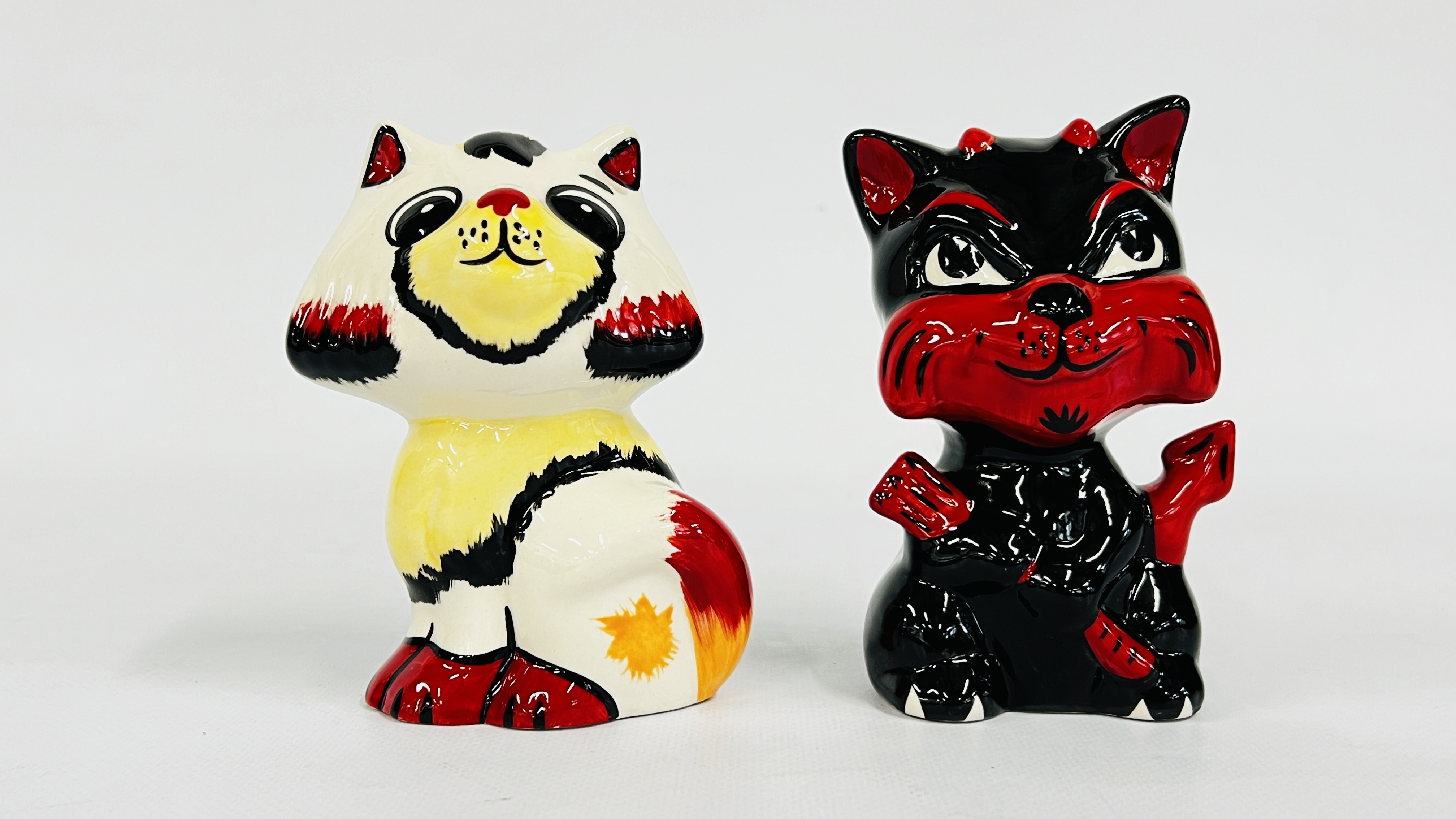 Artwork by Lorna Bailey, TWO LORNA BAILEY CAT ORNAMENTS TO INCLUDE "MEPHISTO" BEARING SIGNATURES H 12 X H 12.5CM