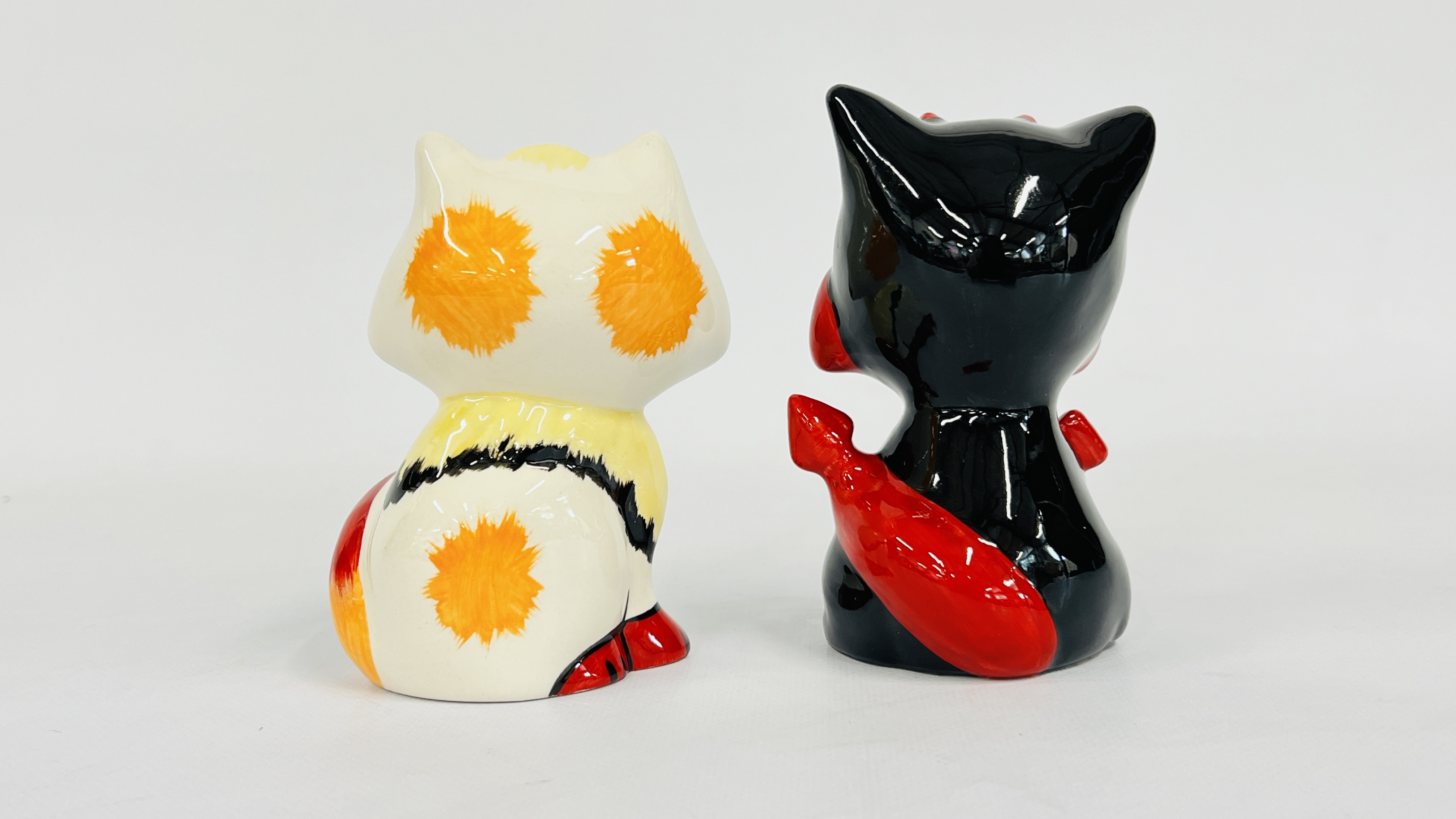 Artwork by Lorna Bailey, TWO LORNA BAILEY CAT ORNAMENTS TO INCLUDE "MEPHISTO" BEARING SIGNATURES H 12 X H 12.5CM