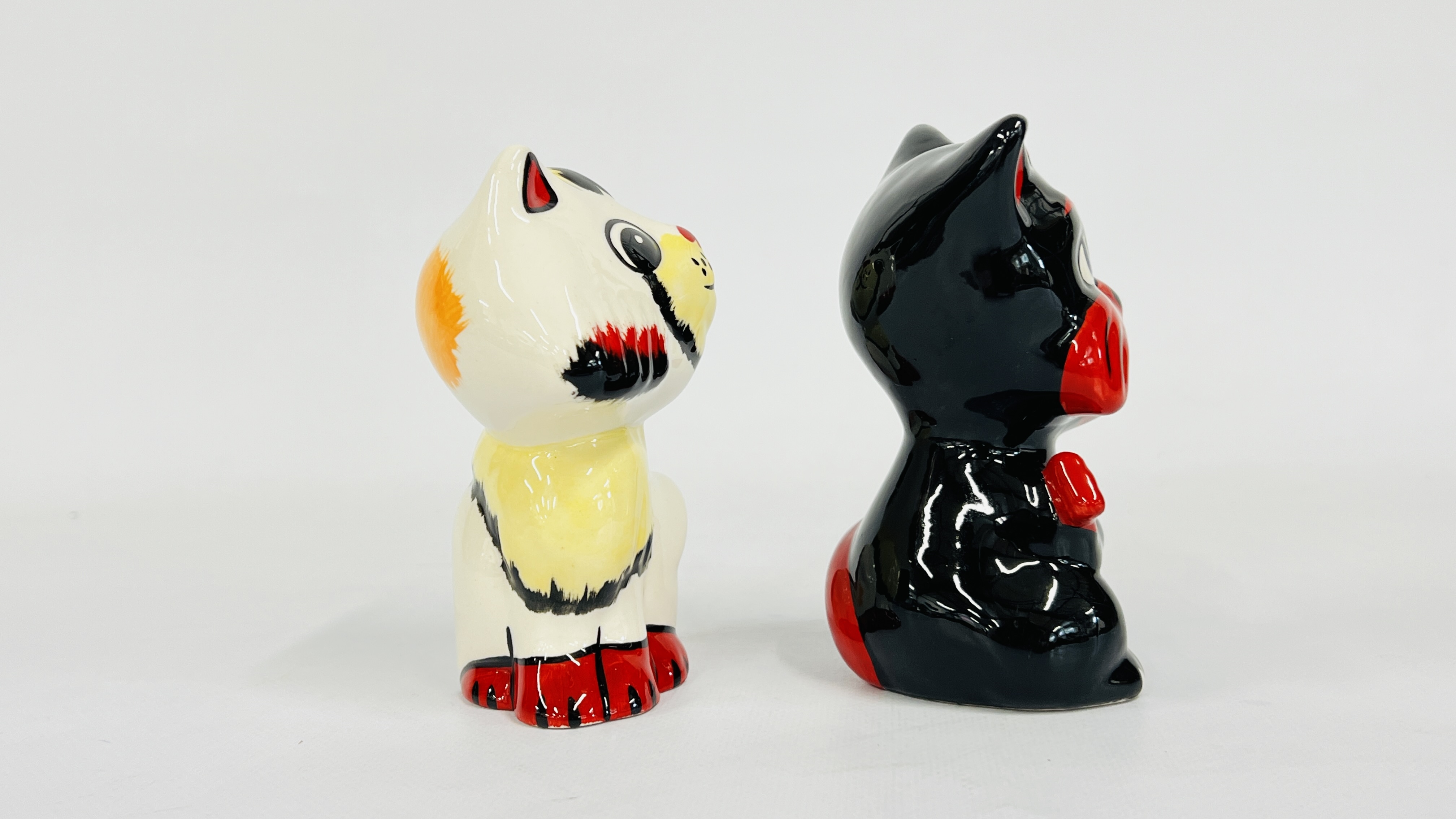 Artwork by Lorna Bailey, TWO LORNA BAILEY CAT ORNAMENTS TO INCLUDE "MEPHISTO" BEARING SIGNATURES H 12 X H 12.5CM