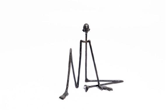 Personnage assis - Christian Brieu