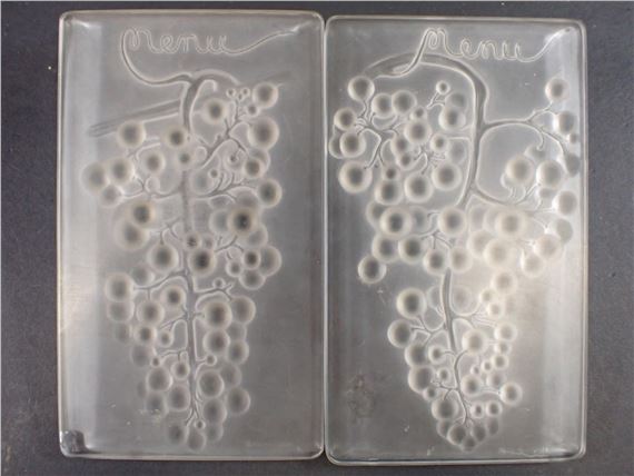 R LALIQUE Paire de plaques de menu en verre pressé moulé by René Lalique, 1924