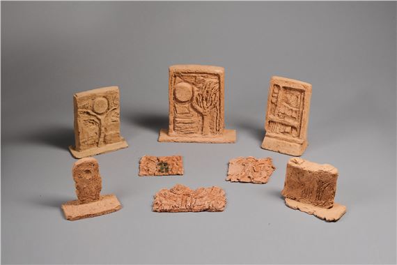 Etudes de stèles et fragments de bas-reliefs, c