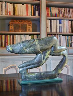 TUKIKI MANU(O)MIE (1952-2017) Galloping pig in green hardstone. Signed on the base 36x48 cm Tukiki's easily recognizable sculptures used the basic shapes of hands - Tukiki Manomie