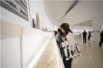 Be It Poetry, Painting or Photography: Observing Ancient and Modern Figures From the Collection of CAFA Art Museum