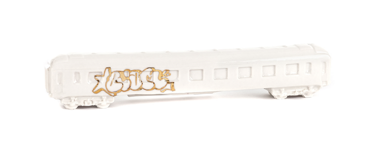 Artwork by Natalia Magalska, HWDPKP, Made of porcelain painted on glaze