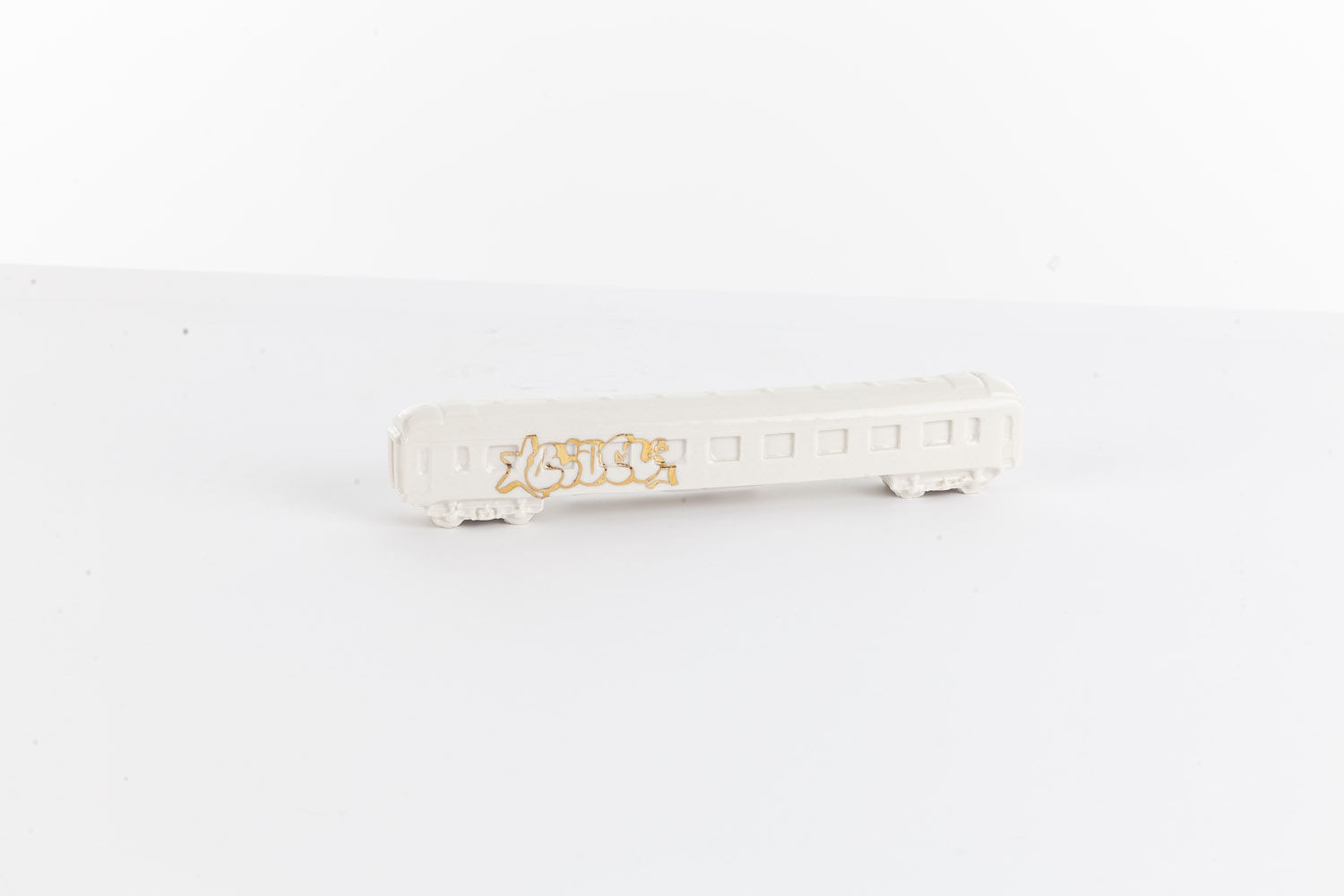 Artwork by Natalia Magalska, HWDPKP, Made of porcelain painted on glaze