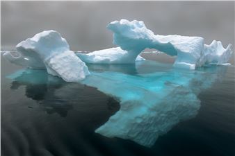 Paradise Harbor Iceship - Mark Overgaard