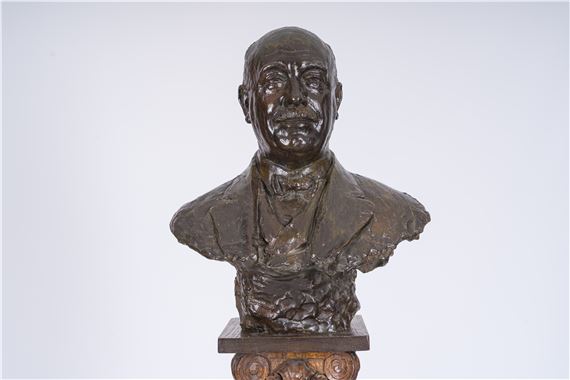 Bust of a gentleman by Alfred Courtens, dated 1925