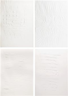 Konvolut von vier individuell gestalteten Papierreliefs, davon drei Reißreliefs sowie ein Knickrelief. 1969-74. Jeweils 70 x 100 bzw. 100 x 70 cm - Oskar Holweck