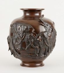 Vase au décor en continu d’un troupeau d’éléphants - Japanese School