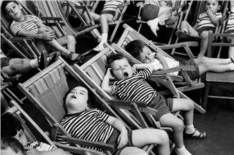 Henri Cartier-Bresson: Watch! Watch! Watch! - Fundación MAPFRE, KBr Photography Center