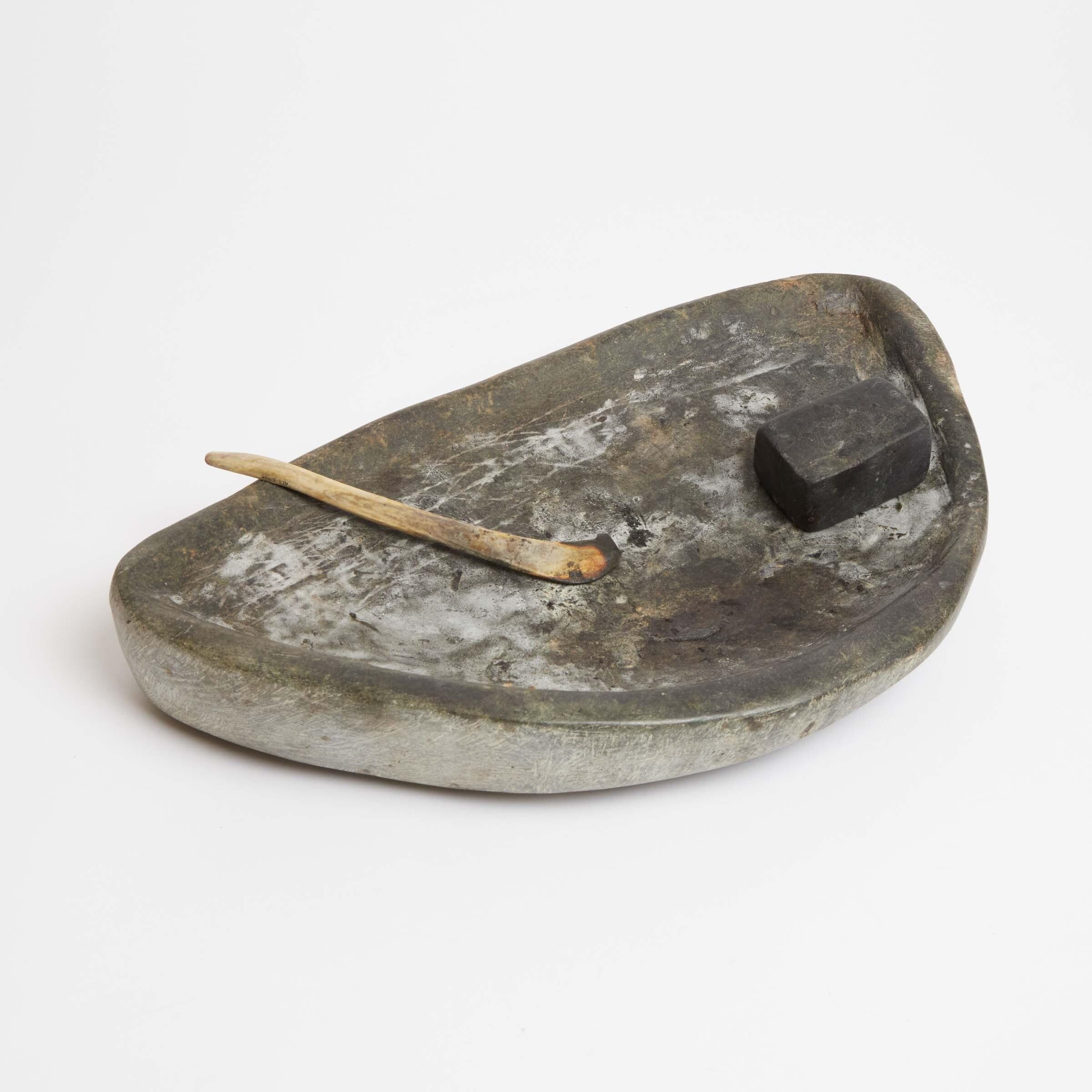 Inuit School | QULLIQ AND TAQQUTI | MutualArt