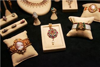 Lloyd Macklowe, leading purveyor of Art Nouveau, is dead at 90