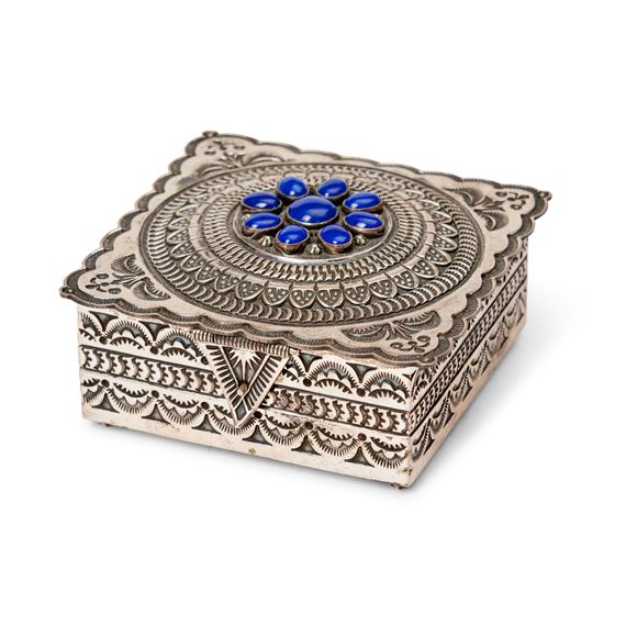 Sunshine Reeves | Lidded box | MutualArt