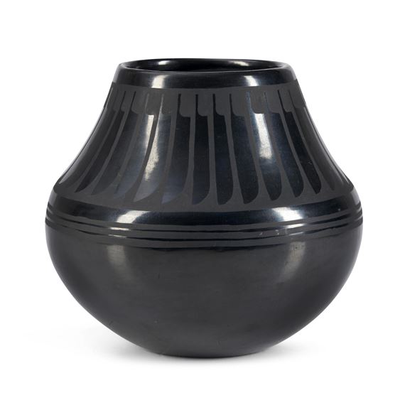 A jar by Maria Montoya Martinez, Santana Roybal Martinez