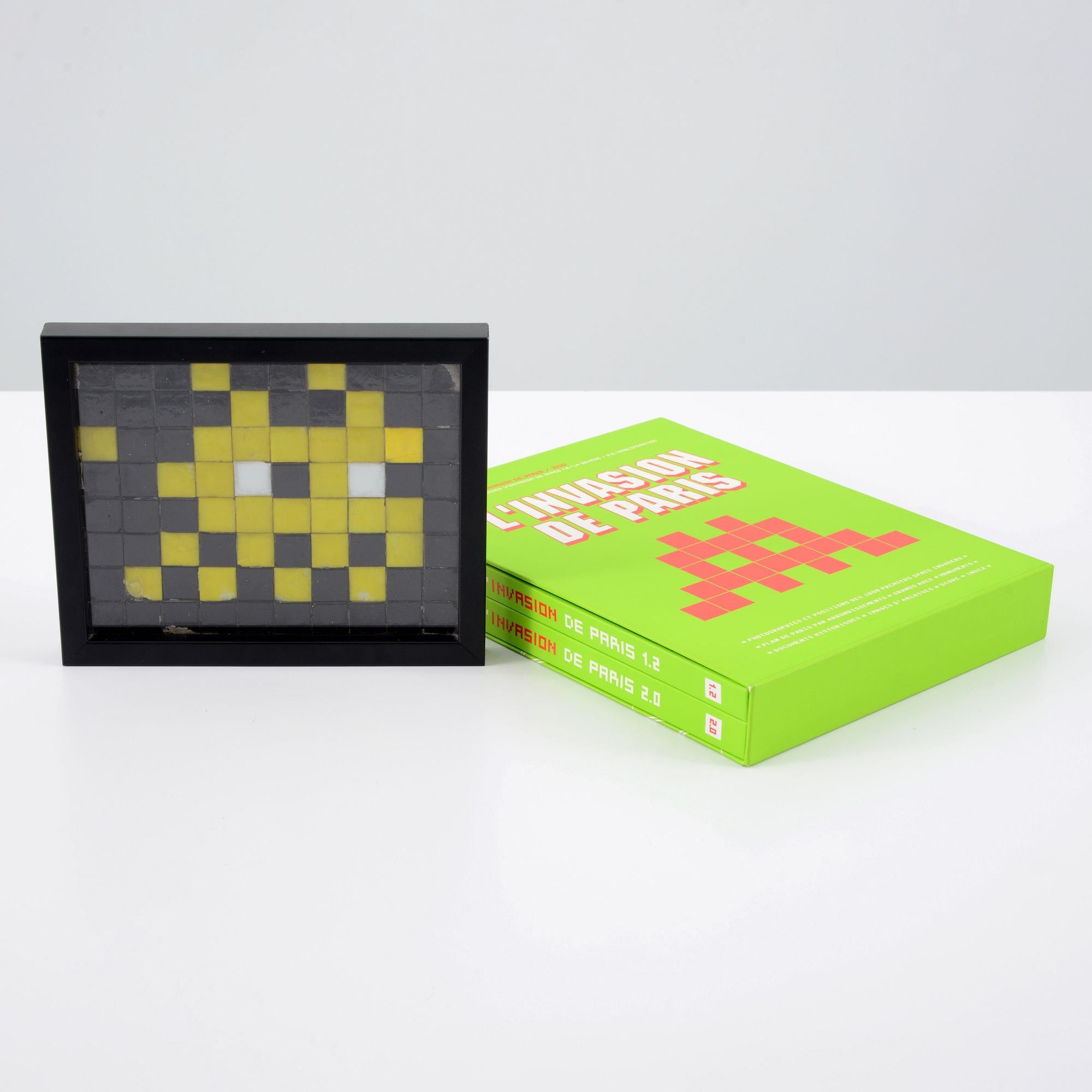 Space Invader | Invader Tile Mosaic & L'Invasion de Paris Books (2003 ...