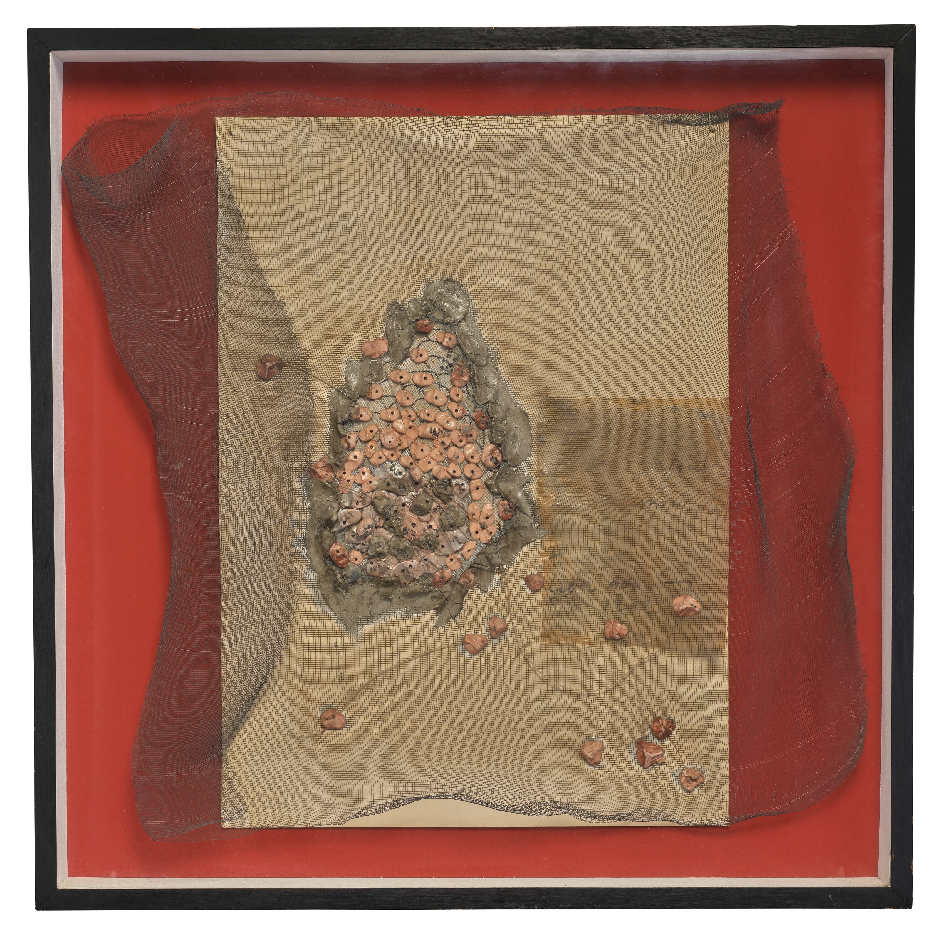 Artwork by Mario Merz, Sans titre, Made of metal mesh, nylon thread, clay and cardboard laid down on masonite