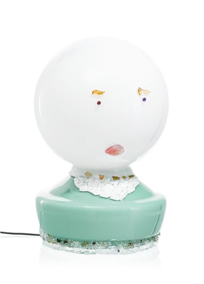 Le moine triste, lampe par Bertrand Cazenave, XXIe s., en verre de Murano opalin blanc et vert et verre de sécurité, h. 46 cm - Bertrand Cazenave