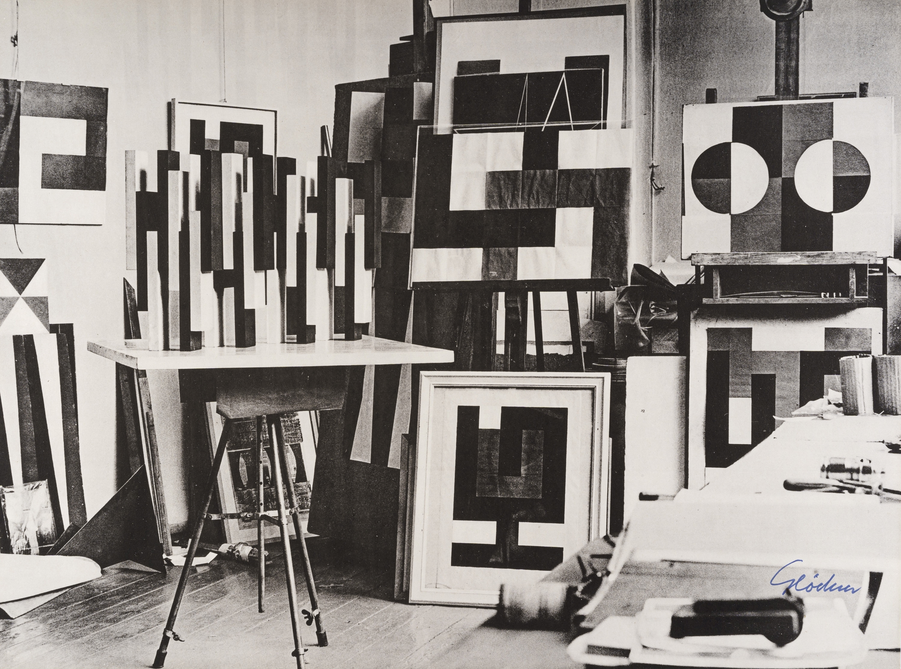 Artwork by Hermann Glöckner, Zeichen in Rot und Blau