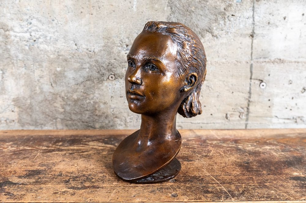 Artwork by Robert Hess, RICHARD'S DAUGHTER, Made of BRONZE