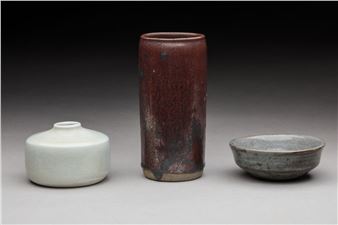 Yvonne Seyve et Josiane Chaudet Trois pièces en céramique de diverses couleurs, un vase cylindre, un - Josiane Chaudet