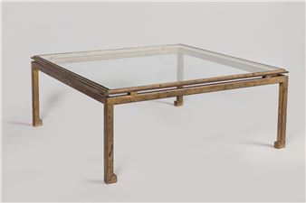 Henri Pouenat (1934-1987) pour Ramsay Table basse de forme carrée en métal patiné doré à quatre - Henri Pouenat