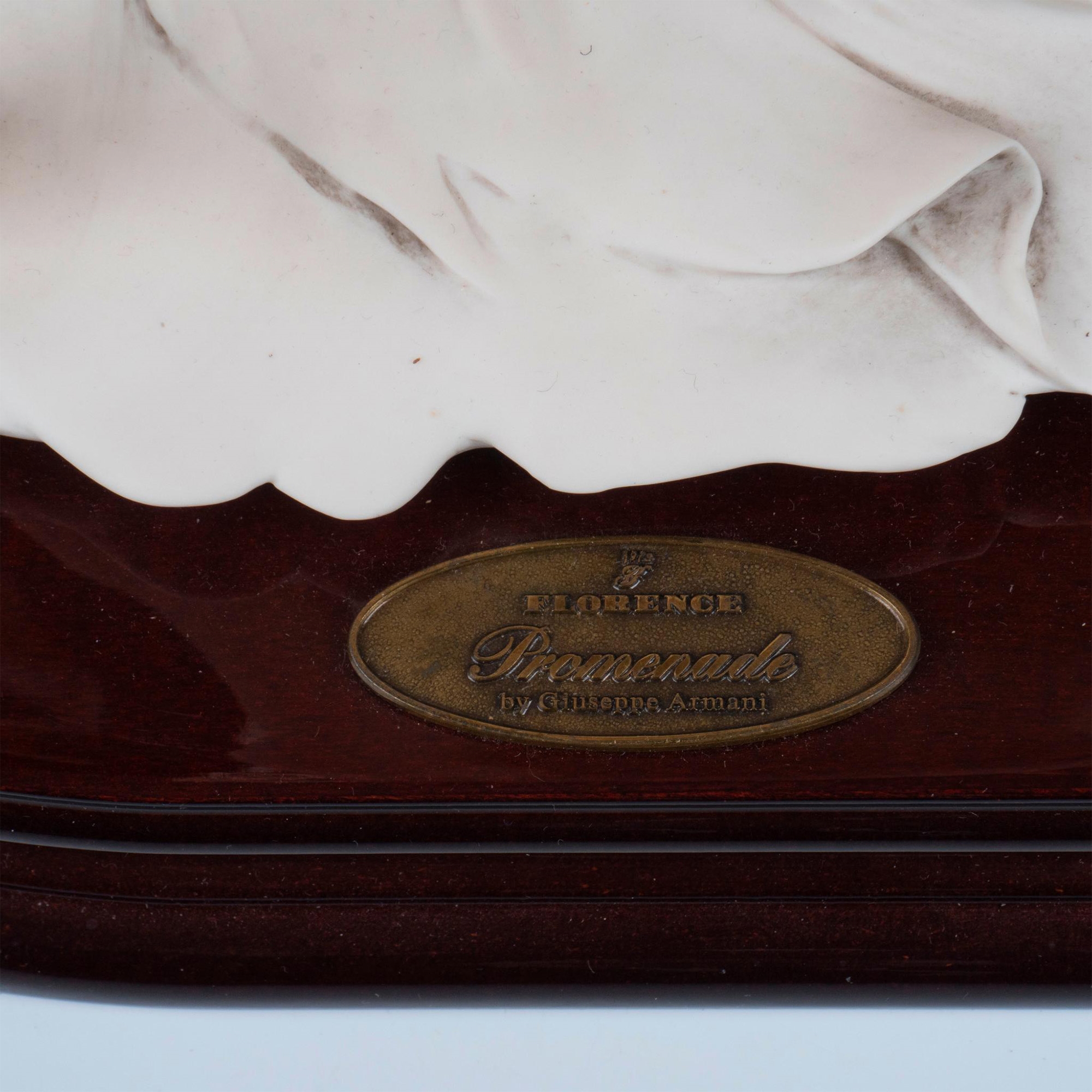 Artwork by Giuseppe Armani, Promenade, Made of porcelain figurine