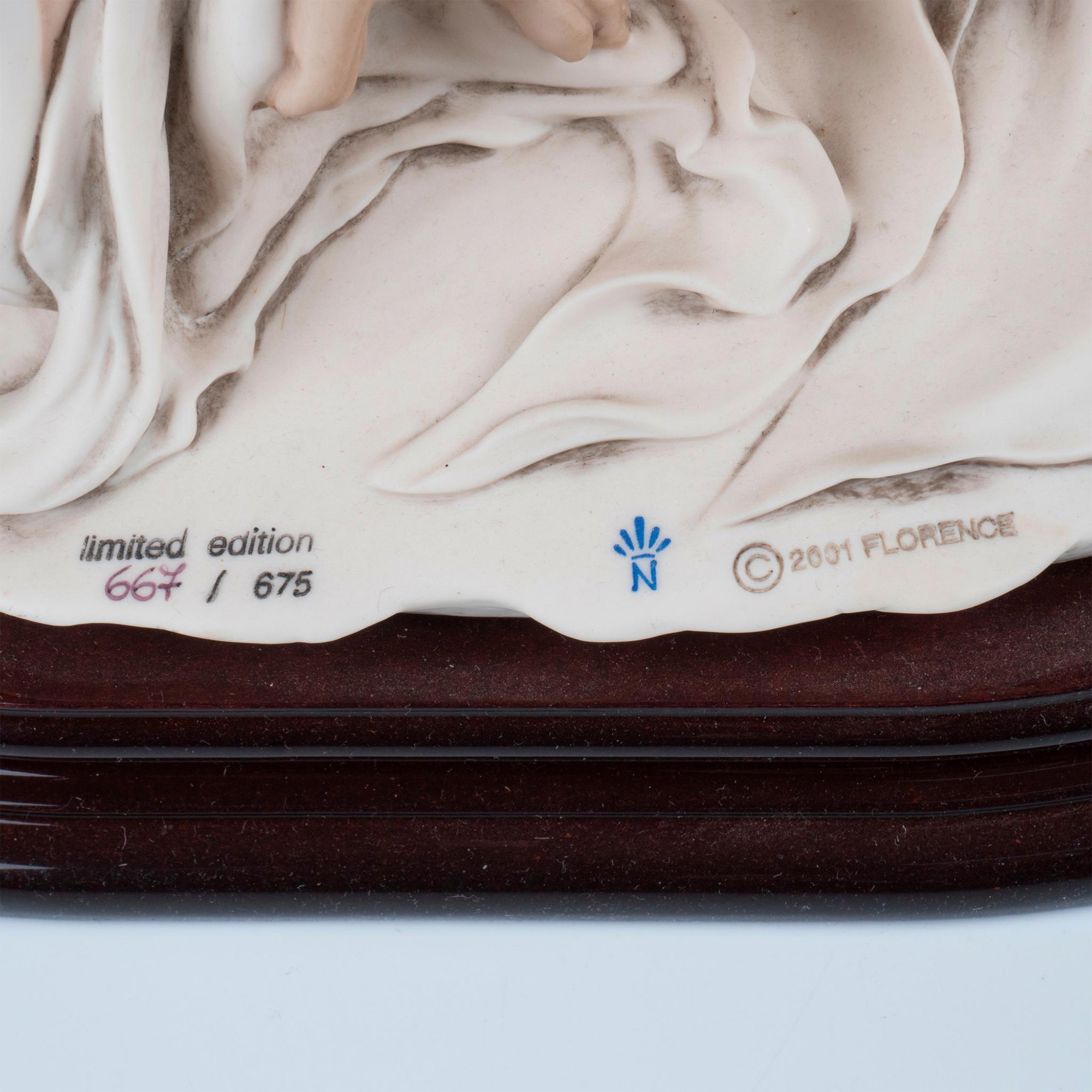 Artwork by Giuseppe Armani, Promenade, Made of porcelain figurine