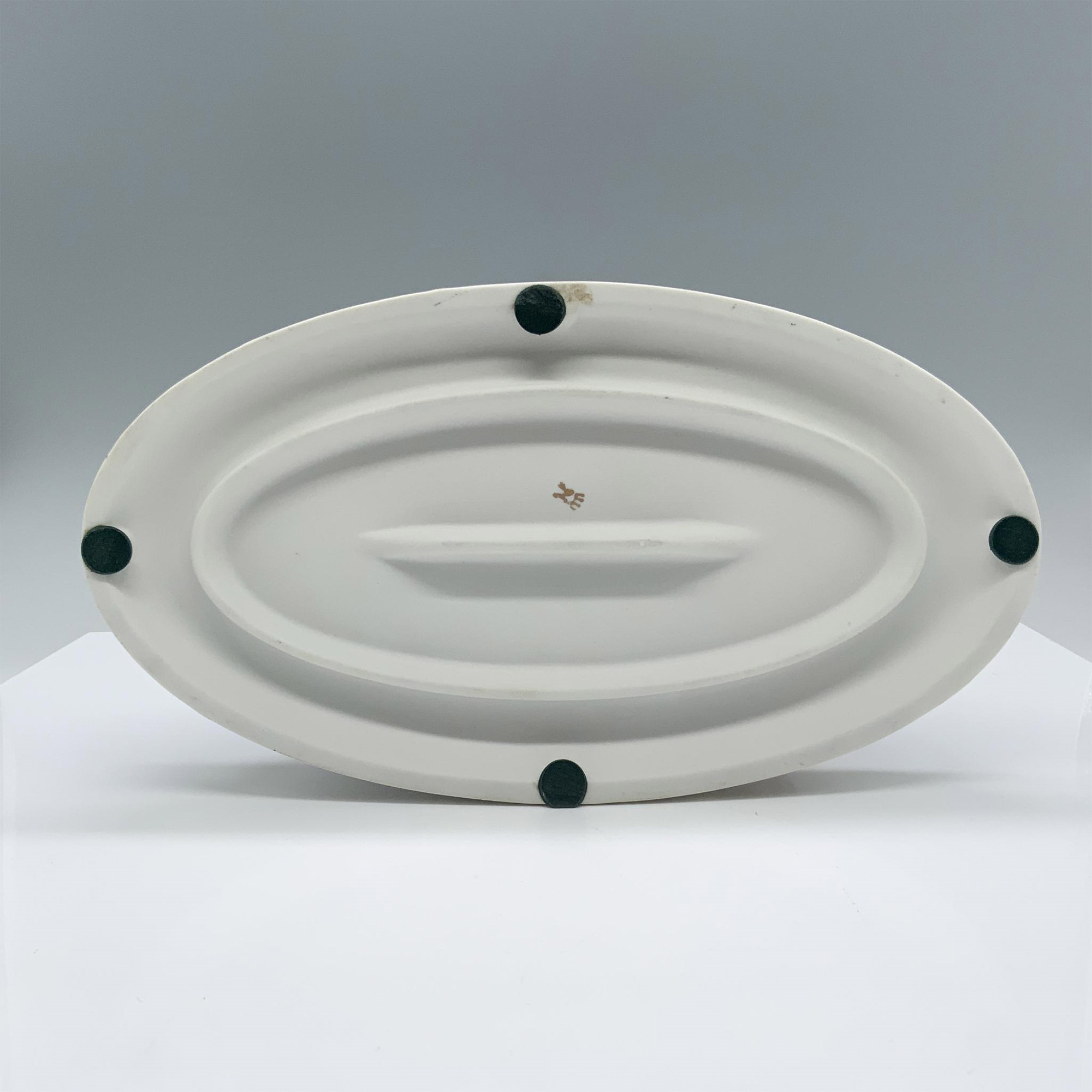 Artwork by Giuseppe Armani, Fine crafted resin captures two young boys playing, Made of porcelain