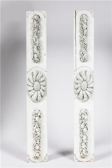 Paire d'ELEMENTS de BOISERIE en bois sculpté et relaqué à décor de larges moulures rectangulaires