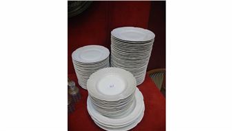 LIMOGES. Partie de service en porcelaine d'environ 70 pièces - Georges Boyer