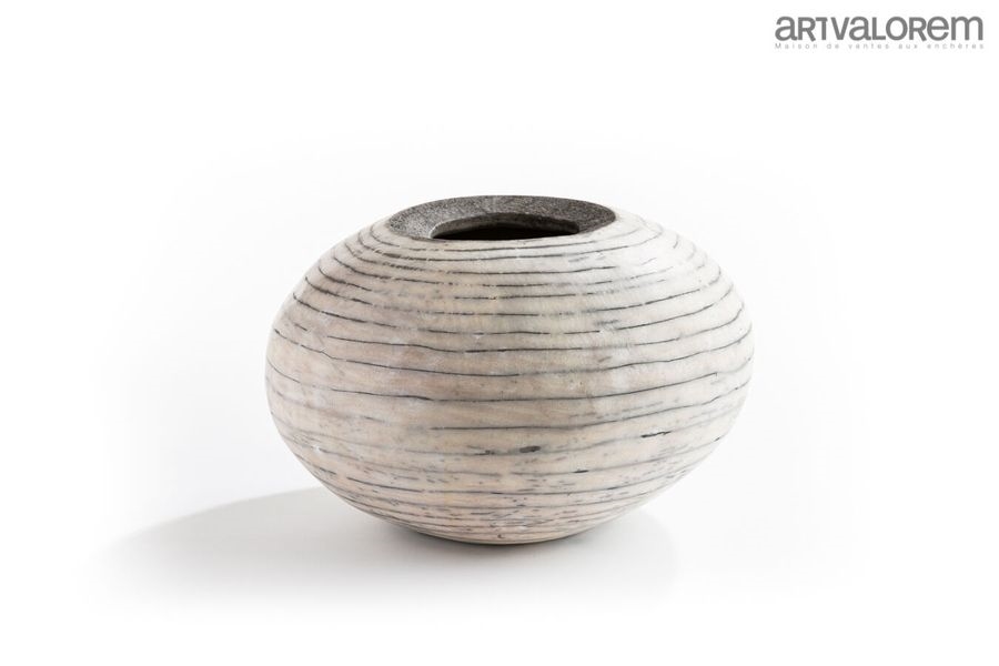 Artwork by Regula Brotbek, BROTBEK Regula (born 1958) Large cylindrical vase in raku-fired stoneware with enameled decoration of discontinuous gray lines on a white background, Made of stoneware with enameled