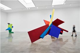 Last chance to see works by Mary Corse, Joel Shapiro, and Jiro Takamatsu at Pace Gallery in New York