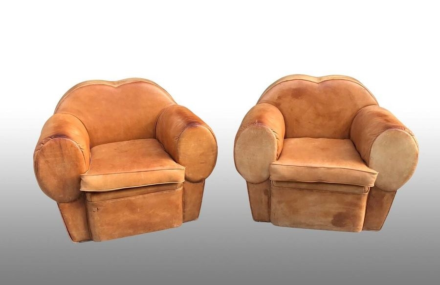 Artwork by Rene Drouet, René DROUET (1898-1993), Vers 1940 Paire de larges fauteuils club de forme cubique, à dossier à découpe mouvementés et accotoirs pleins circulaires, entièrement recouverts d'un cuir gold, Made of brown leather and black metal base
