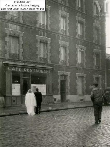 La stricte Intimité, Montrouge, 1945 by Robert Doisneau, 1945