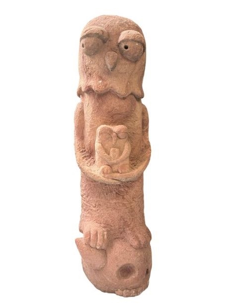 Artwork by Stefan Rinck, Hibou porte hibou sur un crâne avec des cornes, Made of en grès