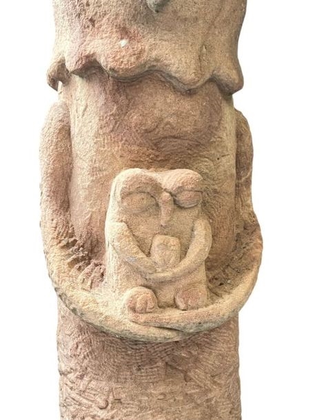 Artwork by Stefan Rinck, Hibou porte hibou sur un crâne avec des cornes, Made of en grès