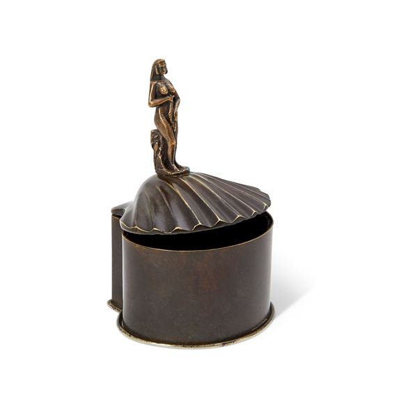 Artwork by Johan Creten, The herring on the box, Made of Lost wax bronze and patinated brass, felt