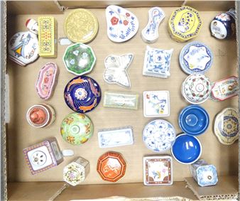 A Good Collection of Del Prado Lidded Pill Boxes - Marina Núñez del Prado