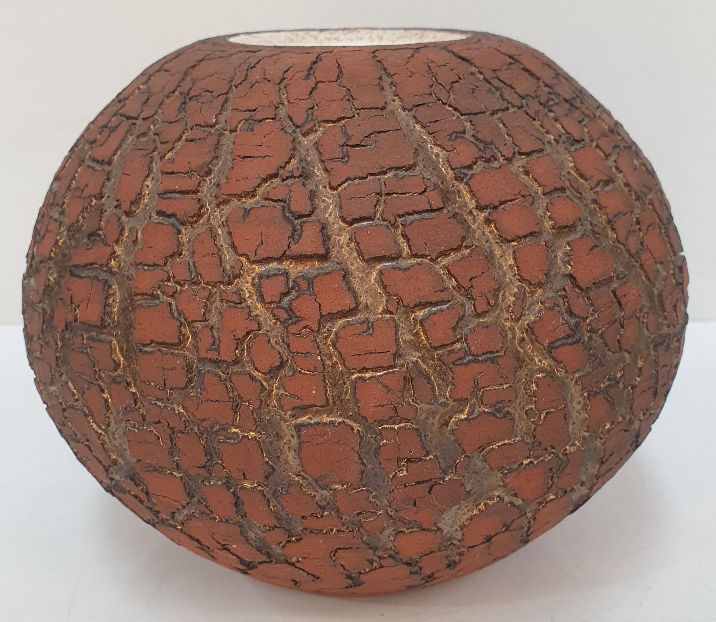Rynne Tanton | A RYNNE TANTON POTTERY VASE | MutualArt