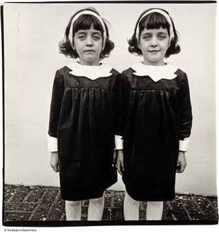 Identical twins, Roselle, N.J., 1967 - Diane Arbus