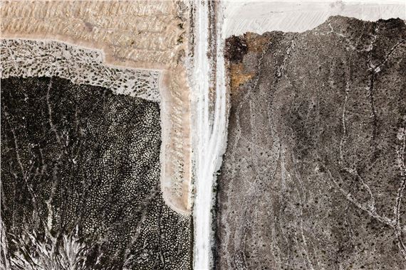 KACPER KOWALSKI (* 1977) Composition #17 (from the series ‘Toxic Beauty’), Poland 2011 by Kacper Kowalski, 2009