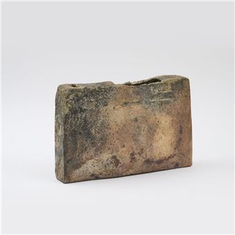 Important vase en grès de forme rectangulaire présentant deux ouvertures à la partie supérieure. Non signé. - Rémi Bohnert