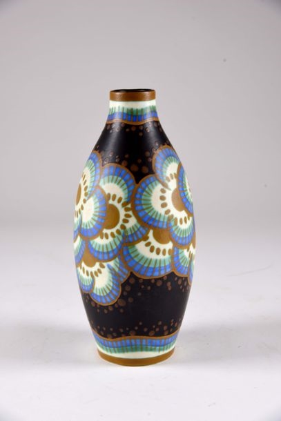Artwork by Leon Delfant, Vase fuselé au décor de fleurs schématisées sur fond noir, Made of Faïence